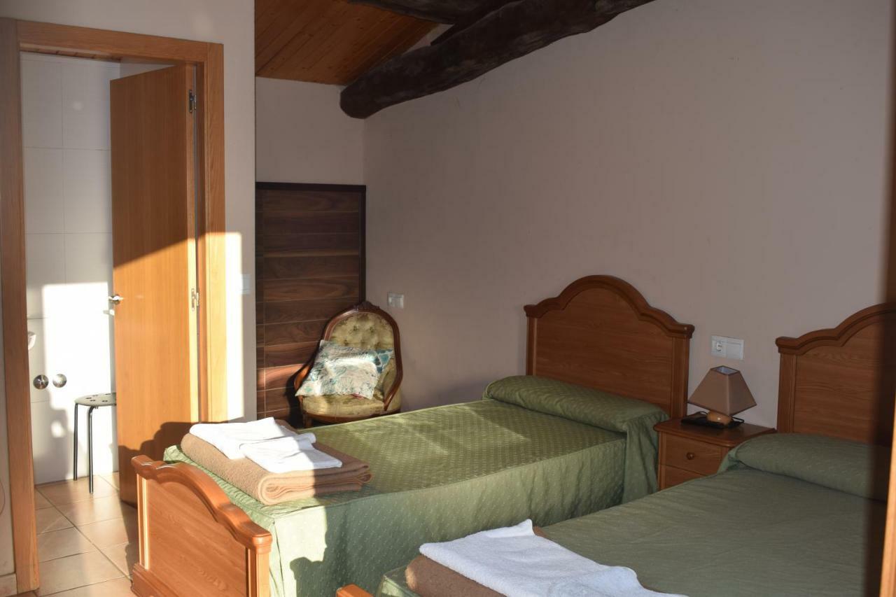 Pensión Albergue Los Caminantes Ribadiso Exterior foto